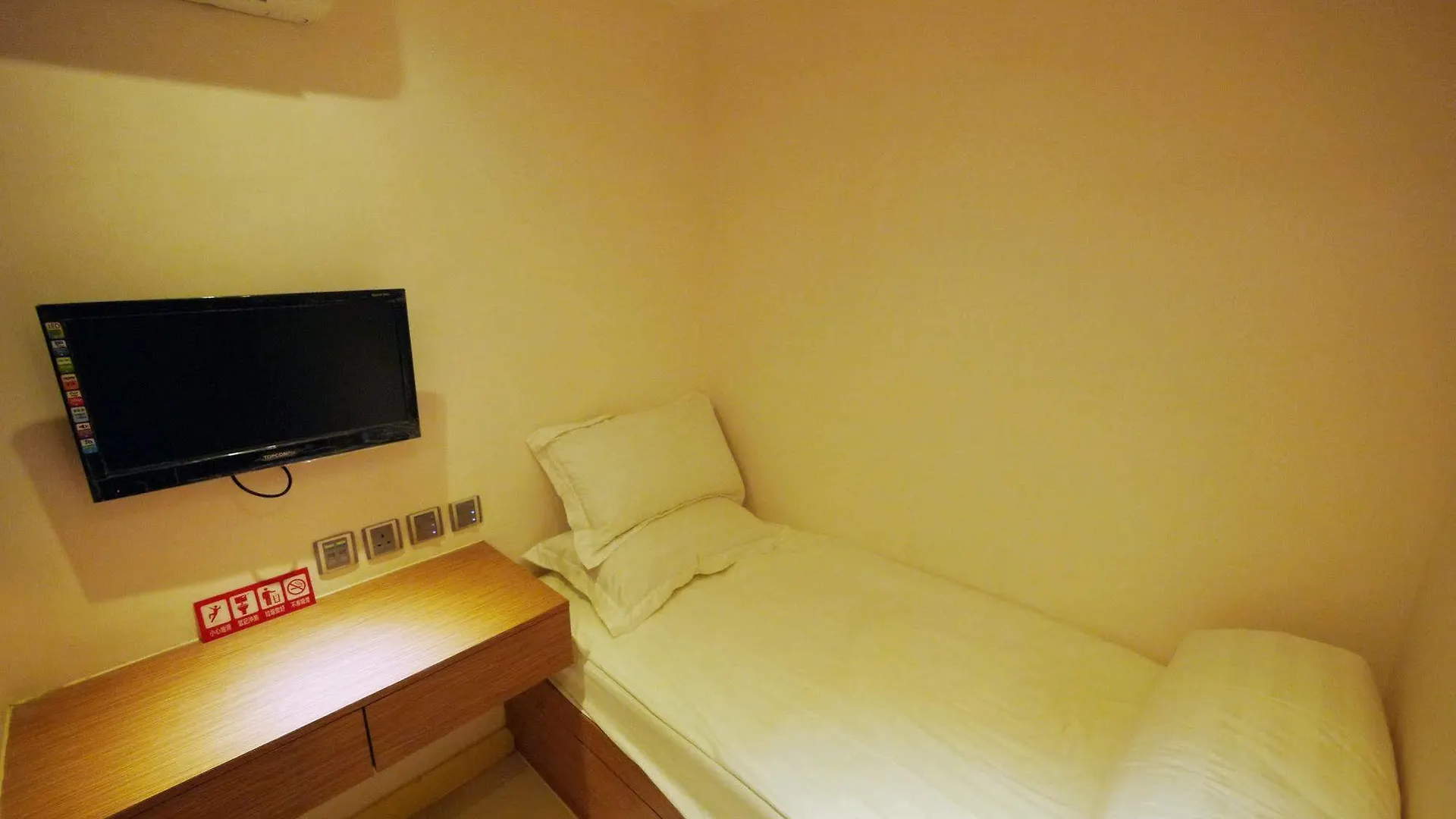 Pandas Hostel Comics 香港