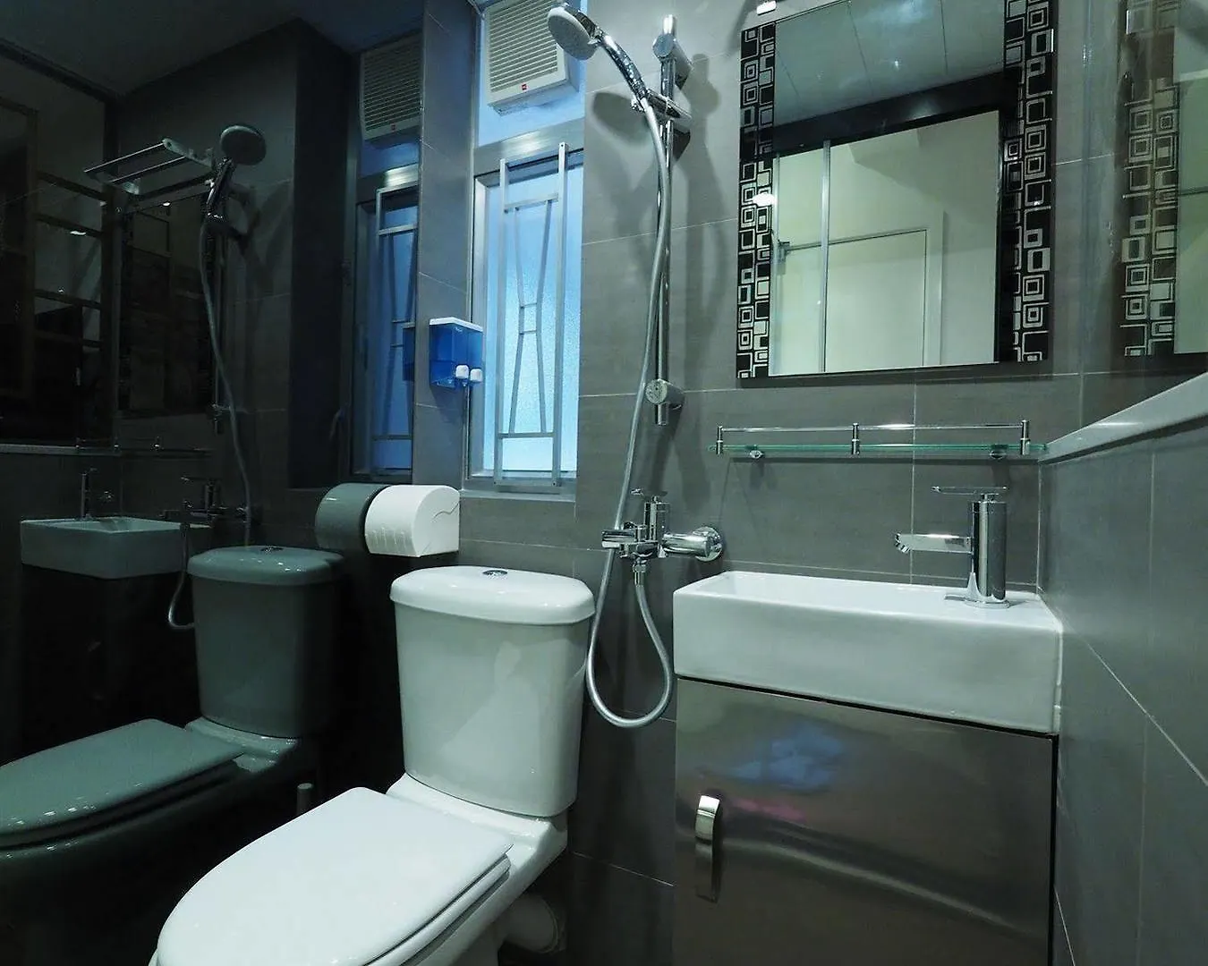 Pandas Hostel Comics 香港 2*,  中国