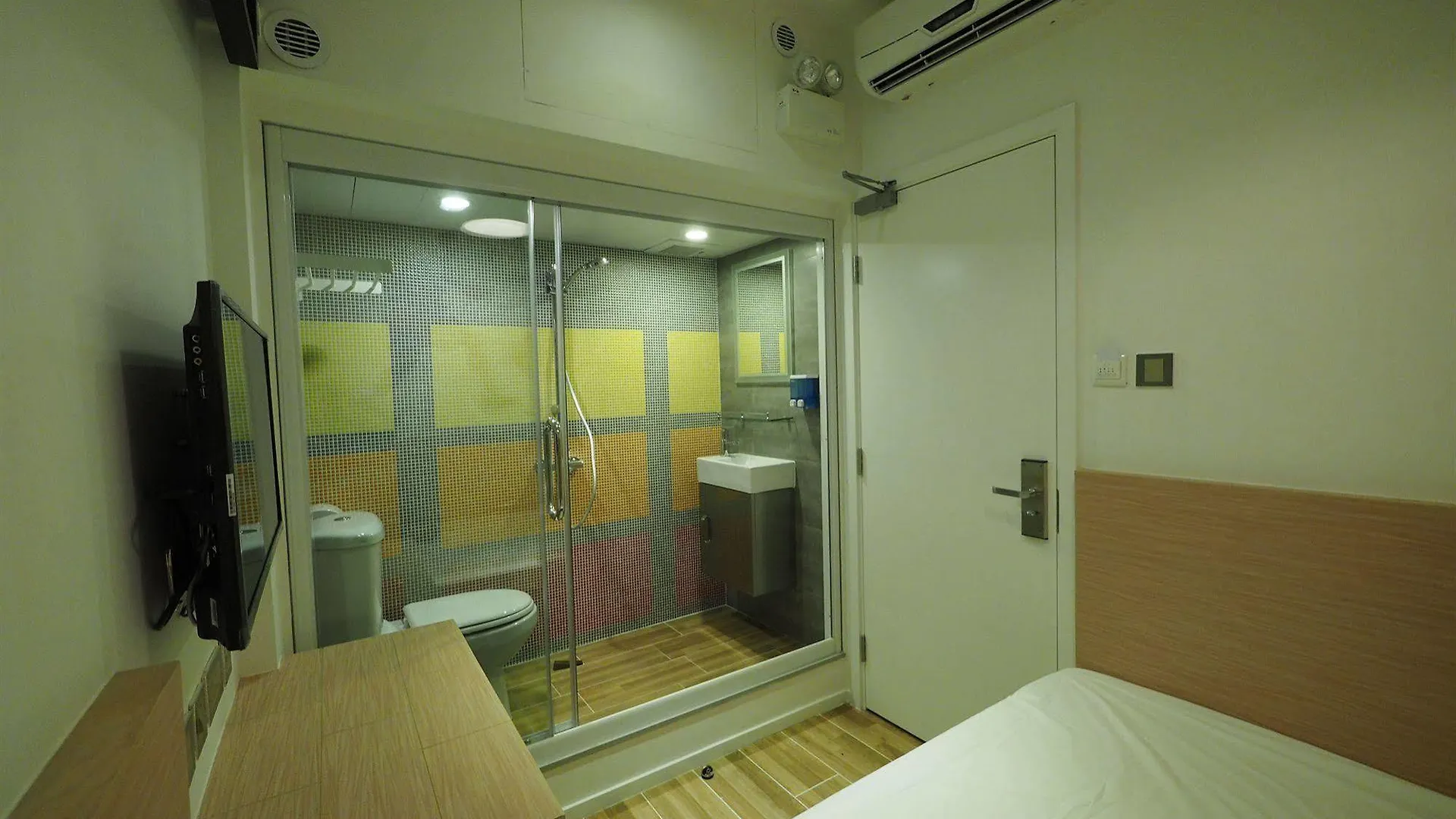 Pandas Hostel Comics 香港